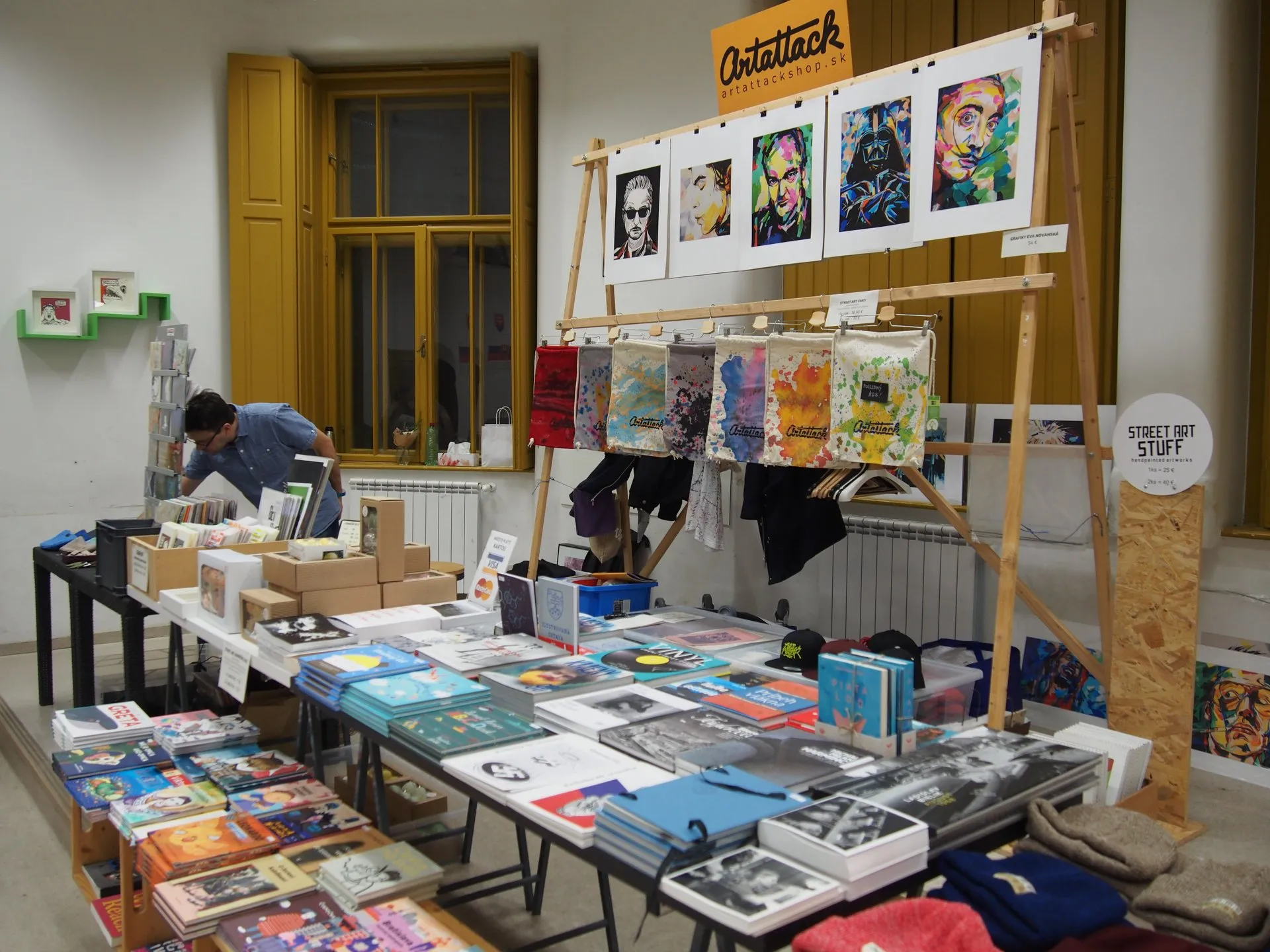 Kultový ArtAttack Shop v Bratislave po 10 rokoch končí. Obľúbený dizajnový obchod zatvára kamennú predajňu